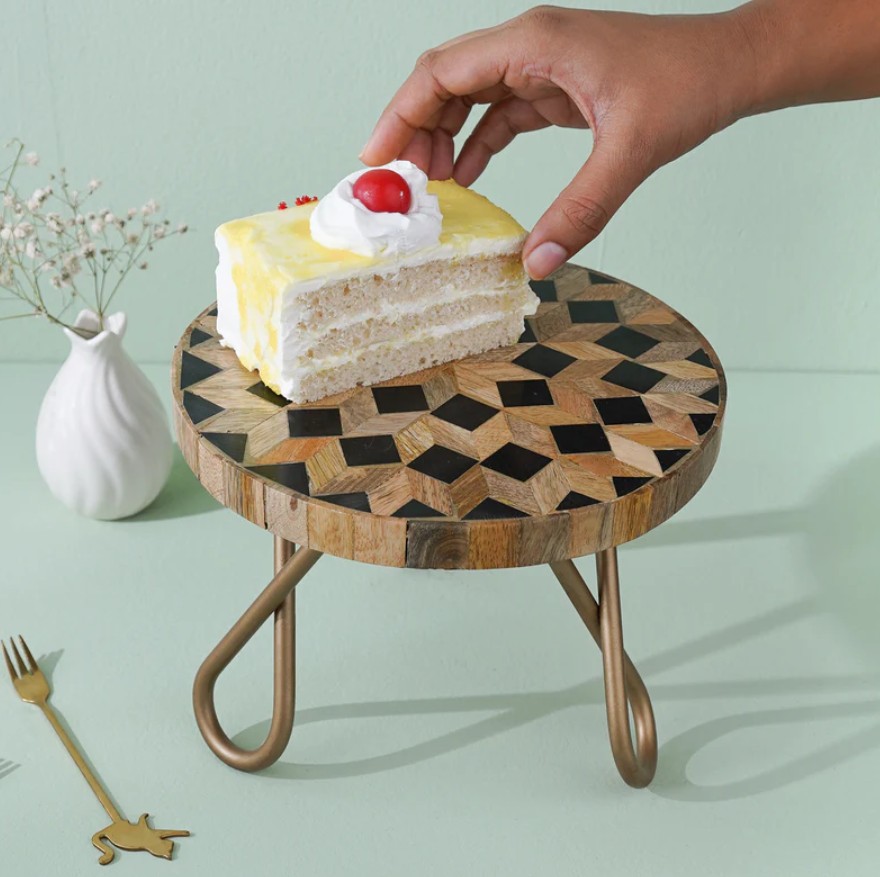 wooden & resin cake stand 